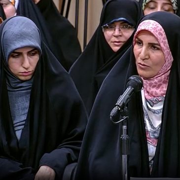 شعرخوانی سیده اعظم حسینی در شب شعر عاشورا ۳۸